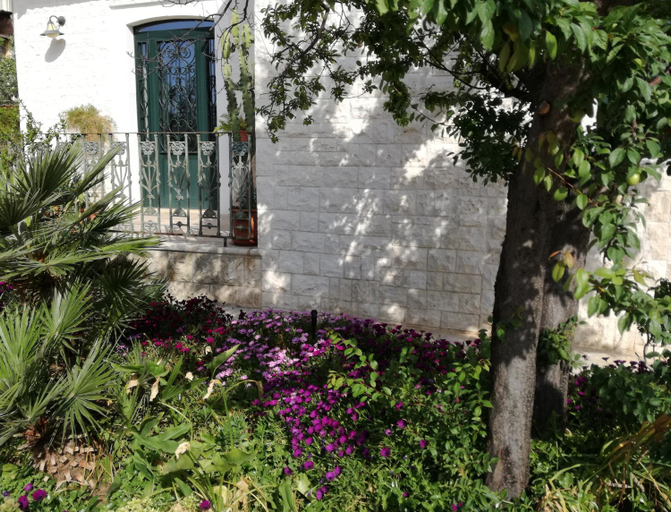 Others 4, COUNTRYHOUSE, Bari