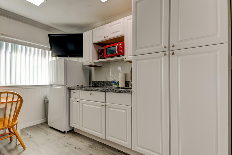 Others 4, Carousel Suites -Redington Shores, Pinellas
