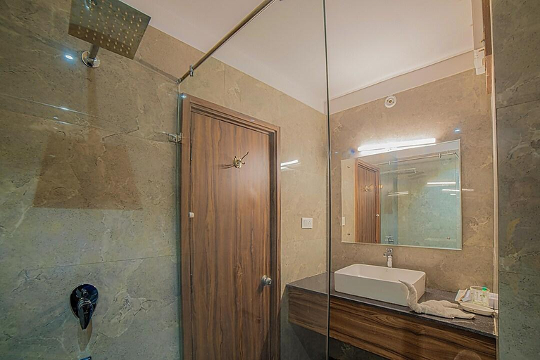 Bathroom, Hotel Rudra Continental, Udham Singh Nagar