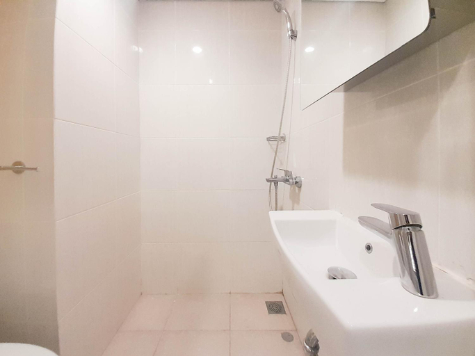 Bathroom 3, Elegant and Cozy Studio Barsa City Apt By Travelio, Sleman