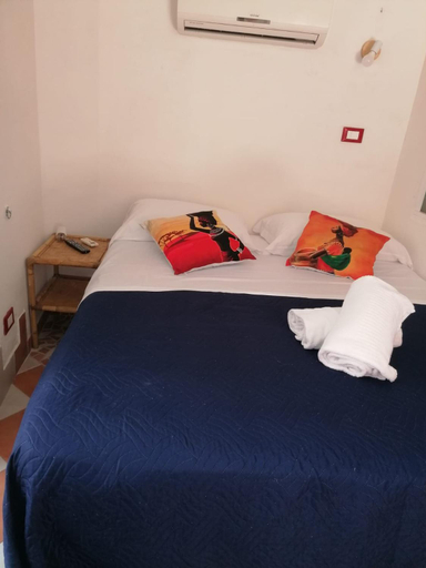Bedroom 4, Dimora Coloniale B&B, Napoli