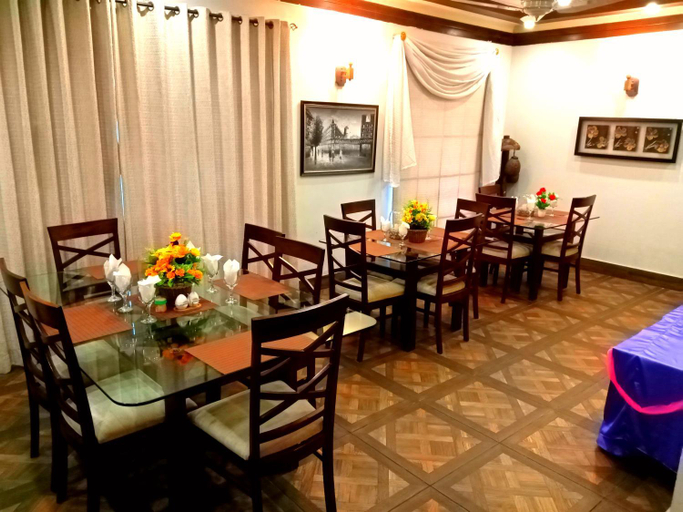 Food & Drinks 4, Crosswinds, Islamabad