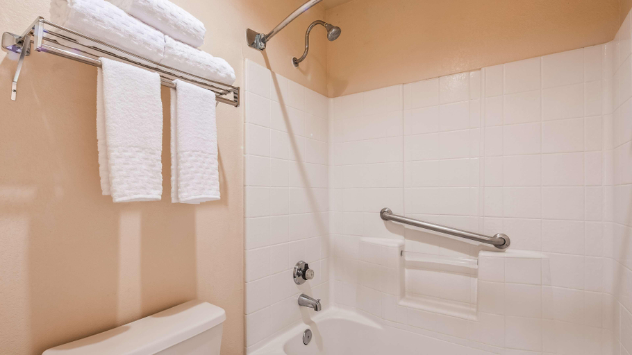 Bathroom 4, Best Western Sunrise Inn, Apache