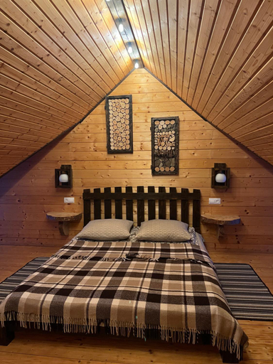 Bedroom 2, "Фаина хата", Mizhhirs'kyi