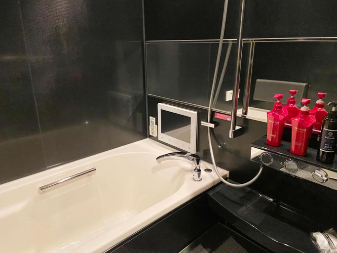 Bathroom 5, WINK, Saijō