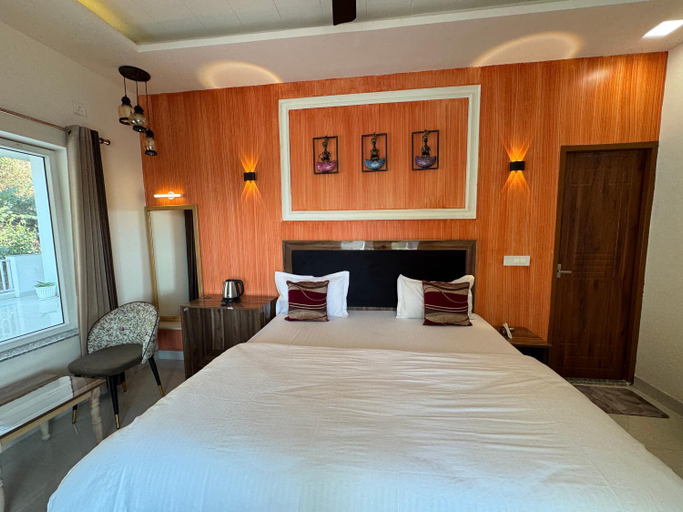 Bedroom 2, Rootz, Dehradun