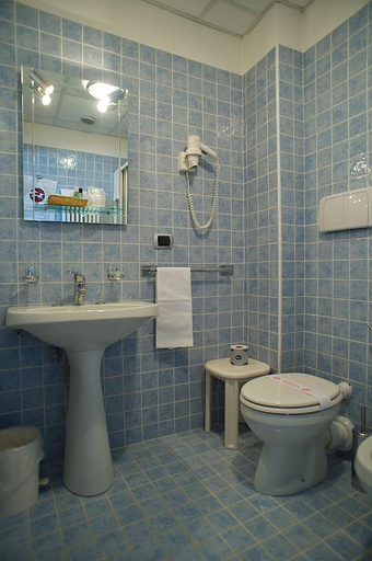 Bathroom 4, Sam Hotel, Gorizia
