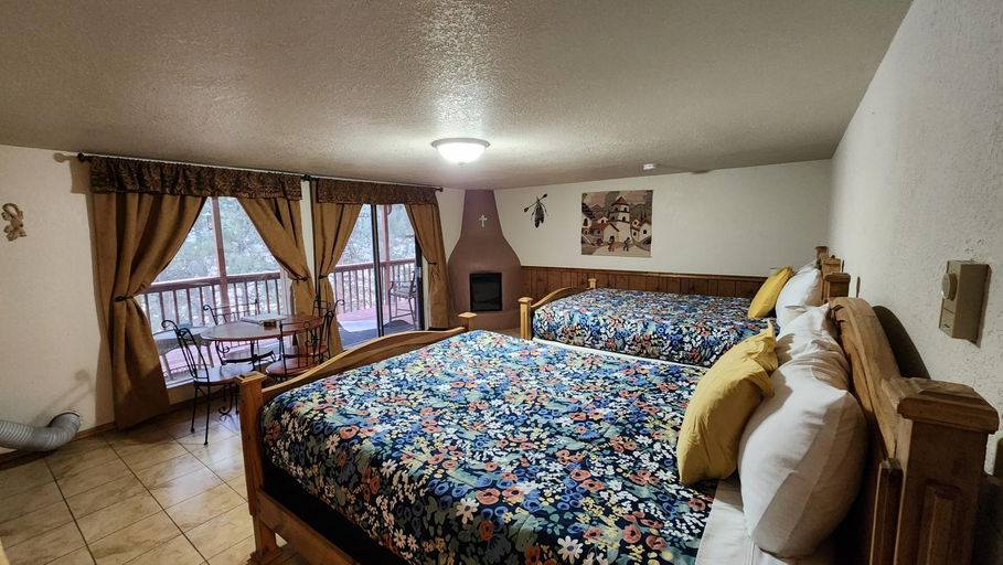 Others 4, Kokopelli Inn, Larimer
