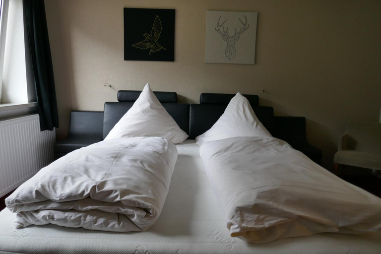 Bedroom 2, Pension & Ferienwohnungen Haus Edelweiß, Reutte