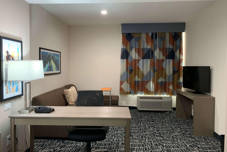 Bedroom, La Quinta Inn & Suites Wyndham-Red Oak TX IH-35E, Ellis
