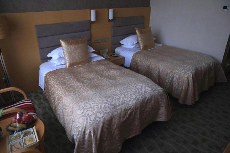 Bedroom 2, Qingdao Royal Garden Hotel, Qingdao