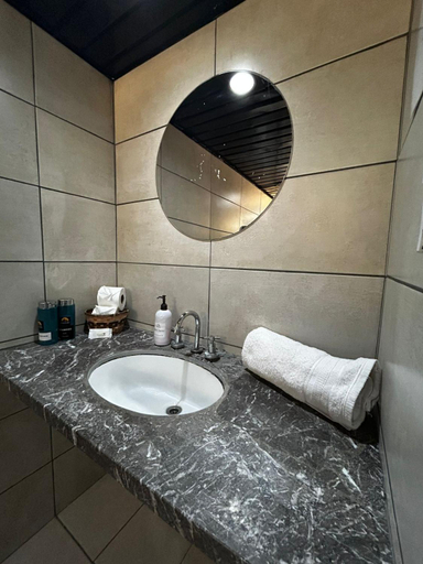 Bathroom, Hostal de Los Andes, Maipú