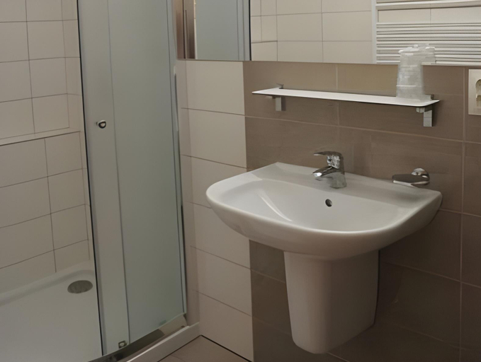Bathroom 4, Hotel Kaskada, Havlíčkův Brod