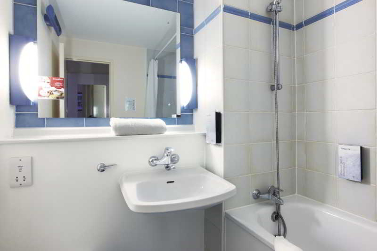 Bathroom 3, The Runmere Hotel, Halton