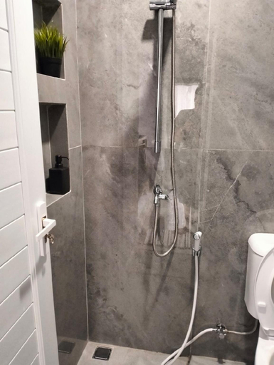Bathroom 3, Baturiti Modern Guest House with private pool, Sleman