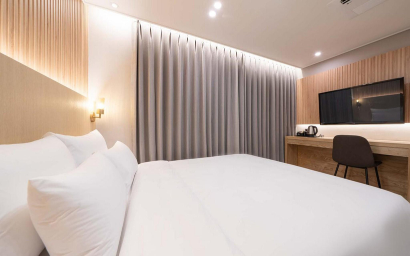 Bedroom 2, Busan Suyeong Hotel River, Suyeong