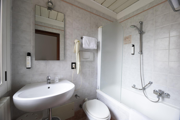 Bathroom 4, HOTEL VIENNA, Venezia