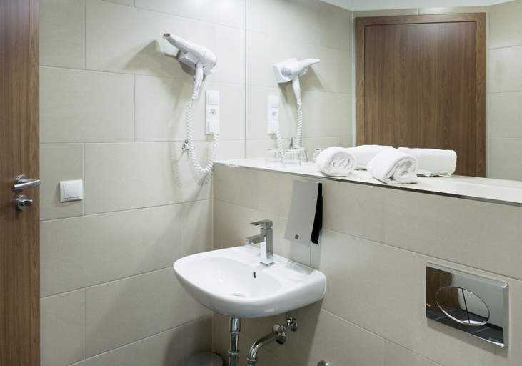 Bathroom 4, B&B HOTEL Berlin-Adlershof, Berlin