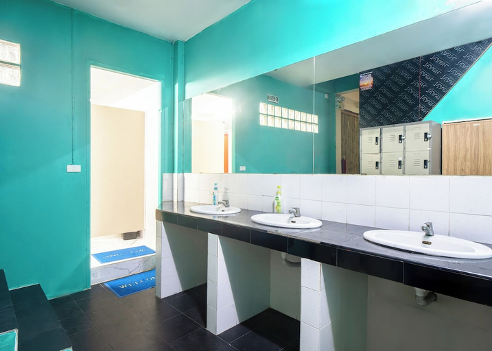 Bathroom 3, Echo Beach Hostel, Ko Phangan