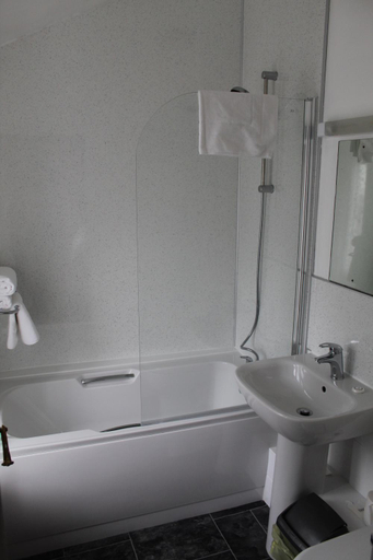Bathroom 2, The Royal Oak, North Yorkshire
