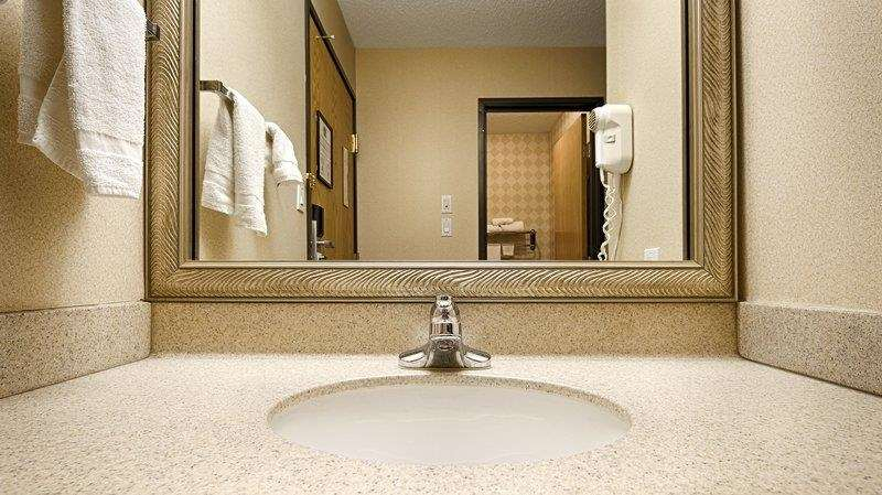 Bathroom 5, Best Western Oglesby Inn, La Salle