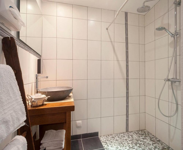 Bathroom 3, Logis Auberge le centre poitou, Vienne
