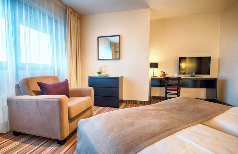 Bedroom 4, Leonardo Inn Hotel Hamburg Airport, Hamburg