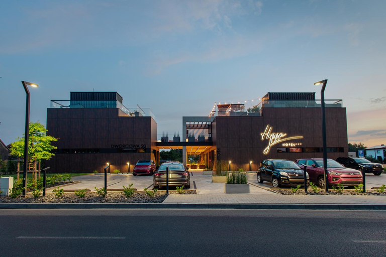 Exterior & Views