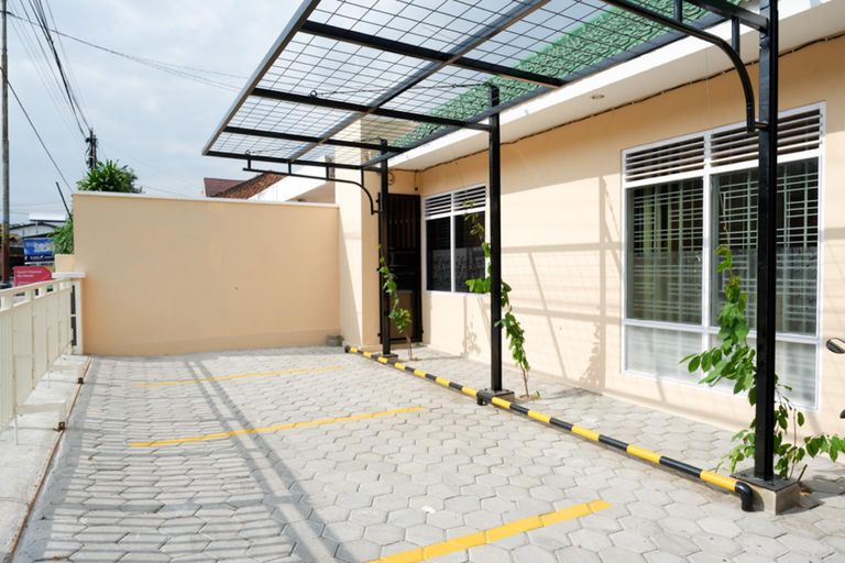 Exterior & Views 2, RedDoorz near Gejayan 3, Sleman