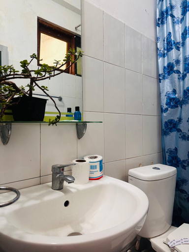 Bathroom 2, Nethmi Villa, K.F.G. & G. Korale