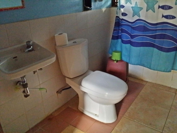 Bathroom 1, Casa Rosa Inn and Restaurant, Taytay