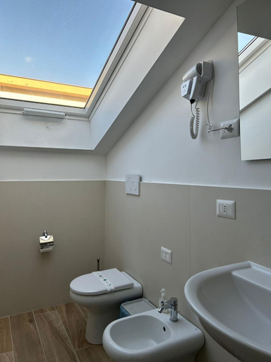 Bathroom 5, GIULY SUITES & ROOMS, Napoli