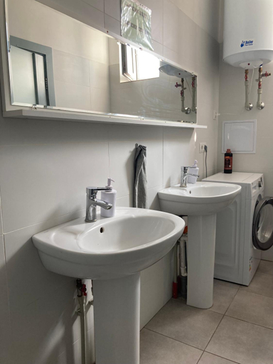 Bathroom 5, Green Kitchen Apartments, Mukachivs'ka
