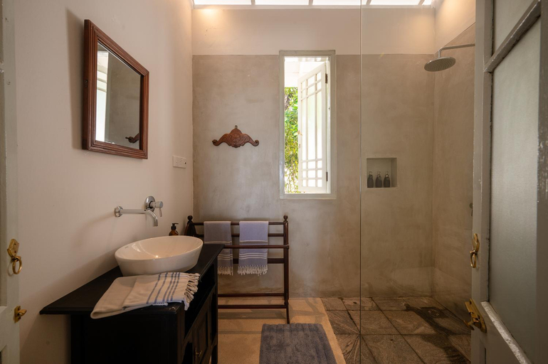 Bathroom 4, Beautiful Boutique Hotel, Halcyon. Mawella Beach., Tangalle
