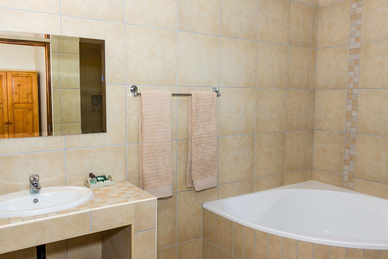 Bathroom 4, Cuckoo Ridge Country Retreat, Ehlanzeni
