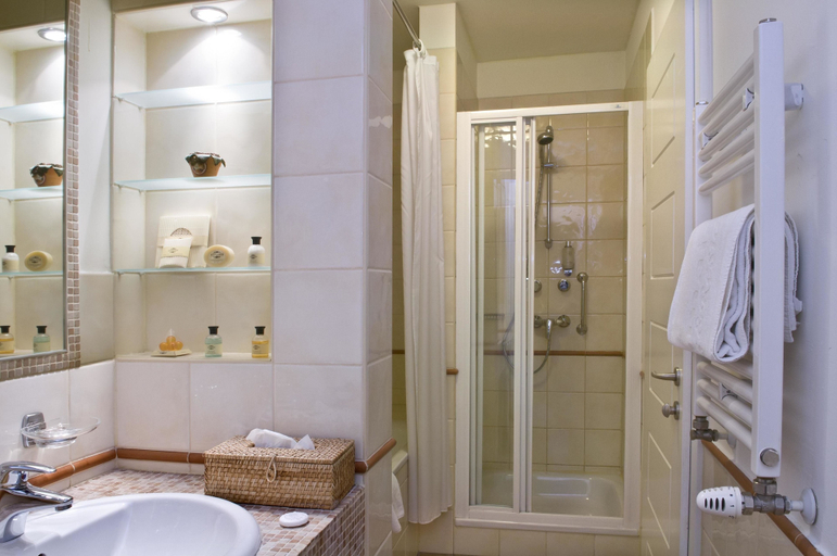 Bathroom 3, Mamaison Residence Izabella Budapest, Budapesti