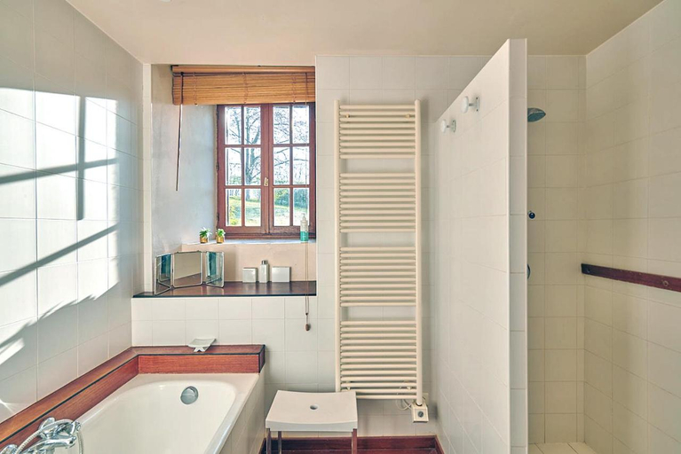 Bathroom 3, Le Sizel, Dordogne