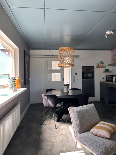 Others 5, Het kleine huisje met Hottub, Emmen