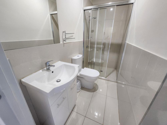 Bathroom 4, Exodus Dandenong Apartment Hotel, Gr. Dandenong - Dandenong