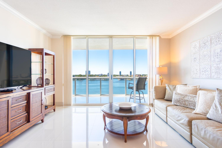 Others 5, Golden Bay 703, Miami-Dade