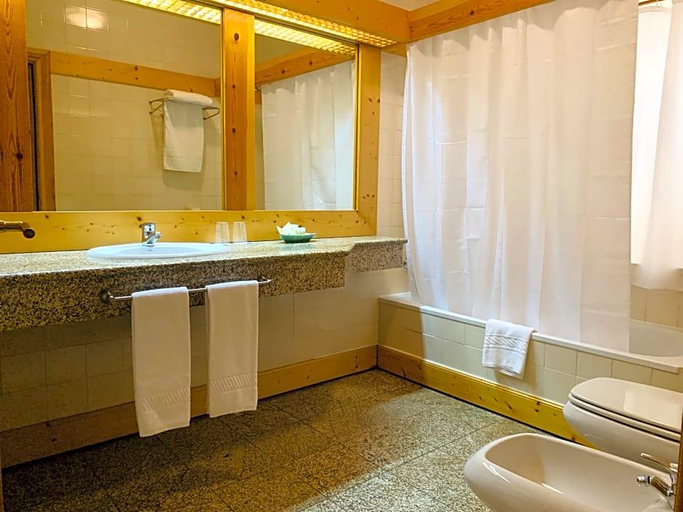 Bathroom 5, Pousada Convento de Vila Pouca da Beira - Historic Hotel, Oliveira do Hospital