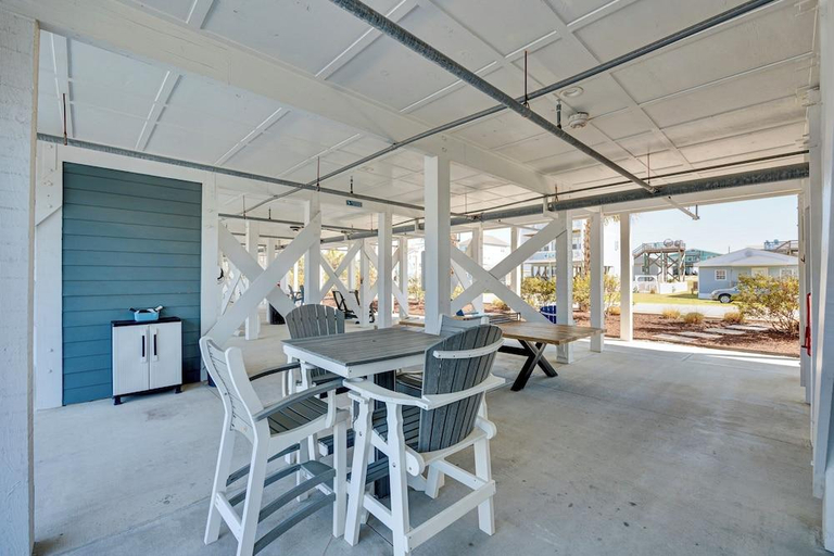 Others 5, 302 Queen Suite, 3rd Floor Low Tide, Pender