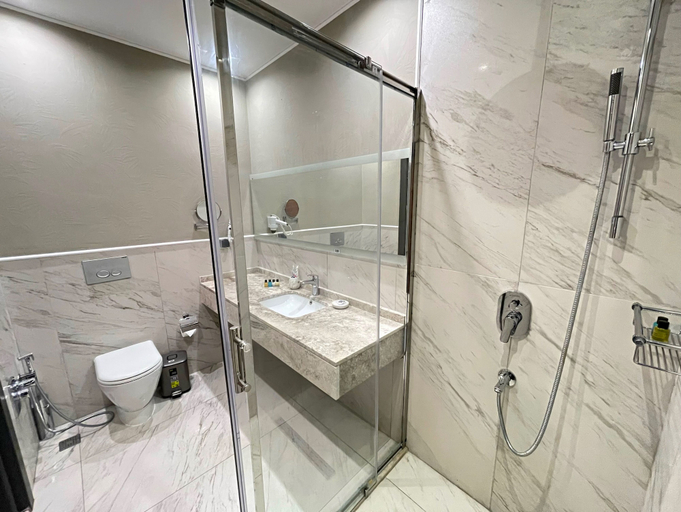 Bathroom 5, Arena Grand Hotel, Quba