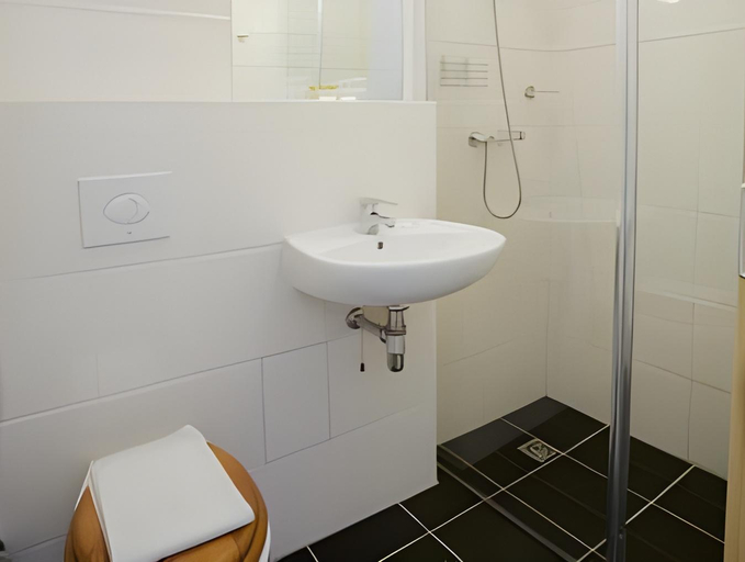 Bathroom 2, Amsterdam Parklane, Amsterdam
