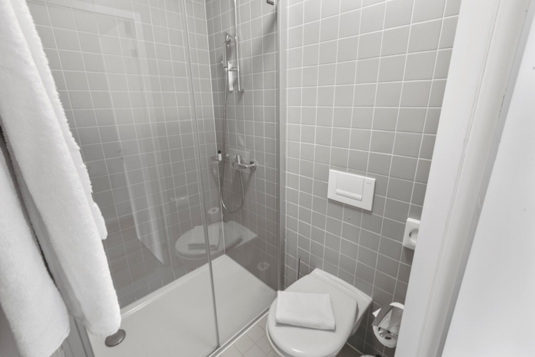 Bathroom 4, Hotel De La Poste Sierre, Sierre