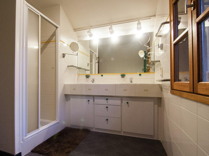 Bathroom 3, Spacious farmhouse with pool, Dordogne