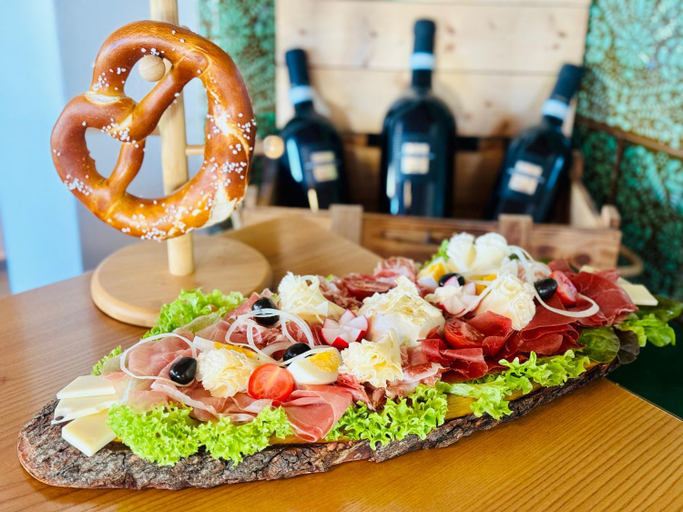 Food & Drinks