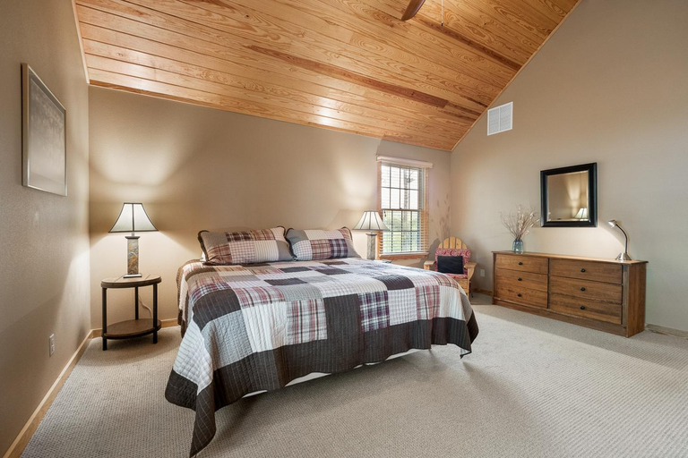 Bedroom 2, Lake Haven, Carroll