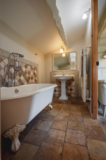 Bathroom 3, La Belle Vie, Gard