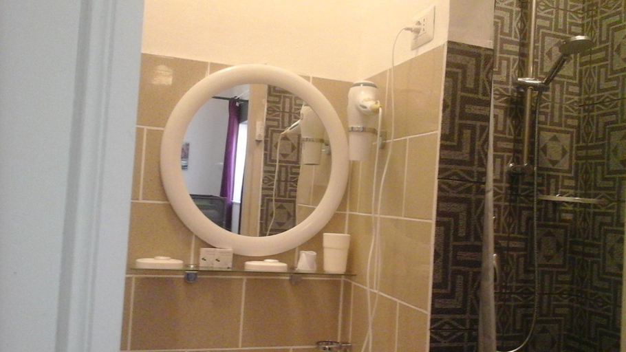 Bathroom 2, Happy Days B&B, Terni